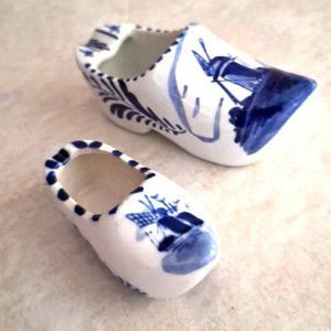 2 Vintage Delft Holland Shoe Ashtrays Hand Painted